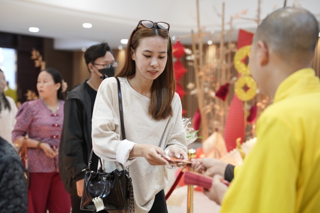 Tặng lộc đầu xuân - Mồng 4 Tết Bính Ngọ 2026.