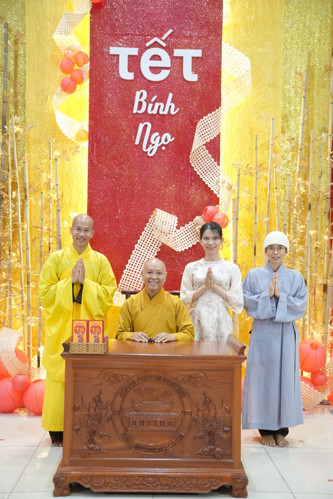 Tặng lộc đầu xuân - Mồng 4 Tết Bính Ngọ 2026.