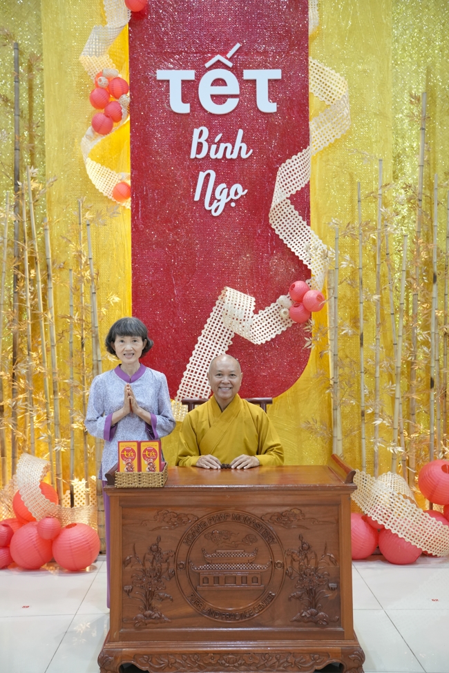 Tặng lộc đầu xuân - Mồng 4 Tết Bính Ngọ 2026.