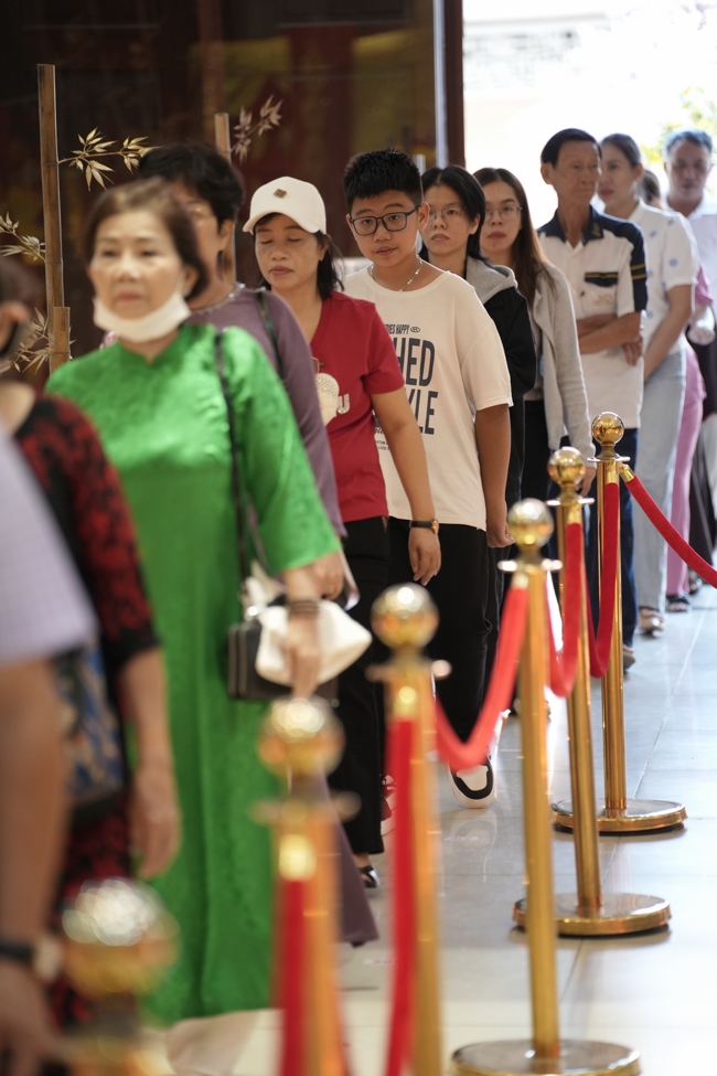 Tặng lộc đầu xuân - Mồng 4 Tết Bính Ngọ 2026.