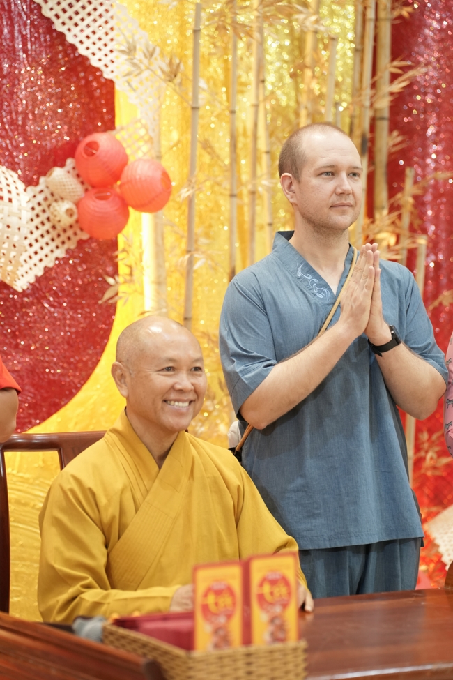 Tặng lộc đầu xuân - Mồng 4 Tết Bính Ngọ 2026.