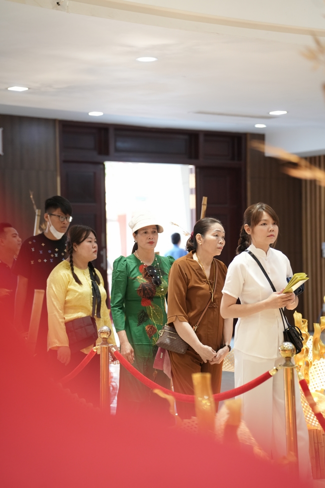 Tặng lộc đầu xuân - Mồng 4 Tết Bính Ngọ 2026.