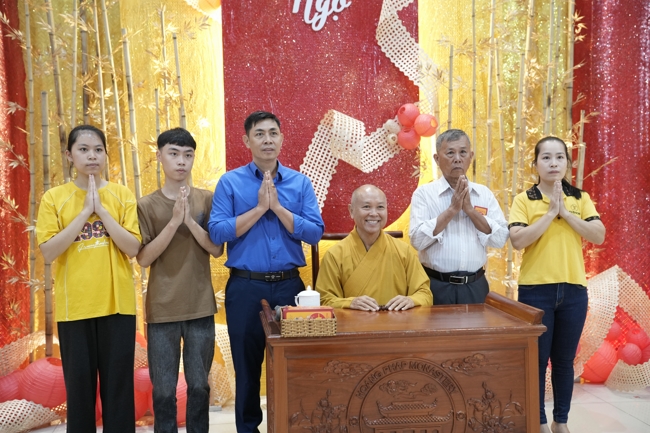 Tặng lộc đầu xuân - Mồng 4 Tết Bính Ngọ 2026.