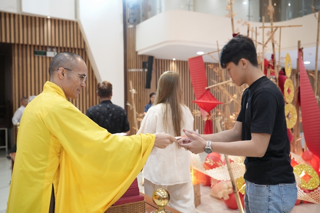 Tặng lộc đầu xuân - Mồng 4 Tết Bính Ngọ 2026.