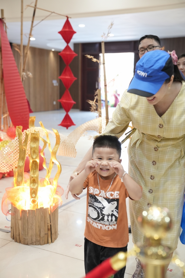 Tặng lộc đầu xuân - Mồng 4 Tết Bính Ngọ 2026.