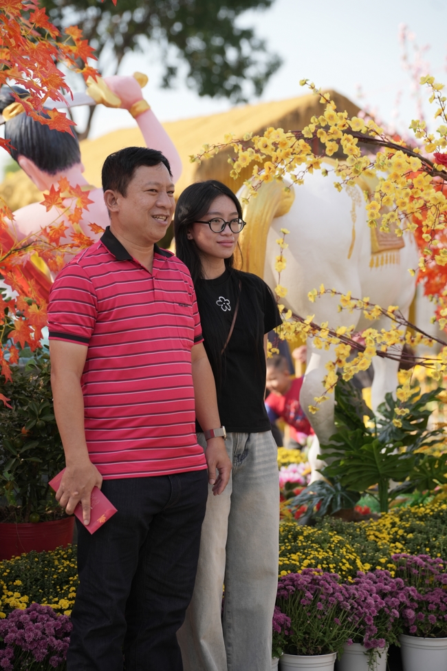 Tặng lộc đầu xuân - Mồng 4 Tết Bính Ngọ 2026.