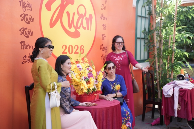 Tặng lộc đầu xuân - Mồng 4 Tết Bính Ngọ 2026.