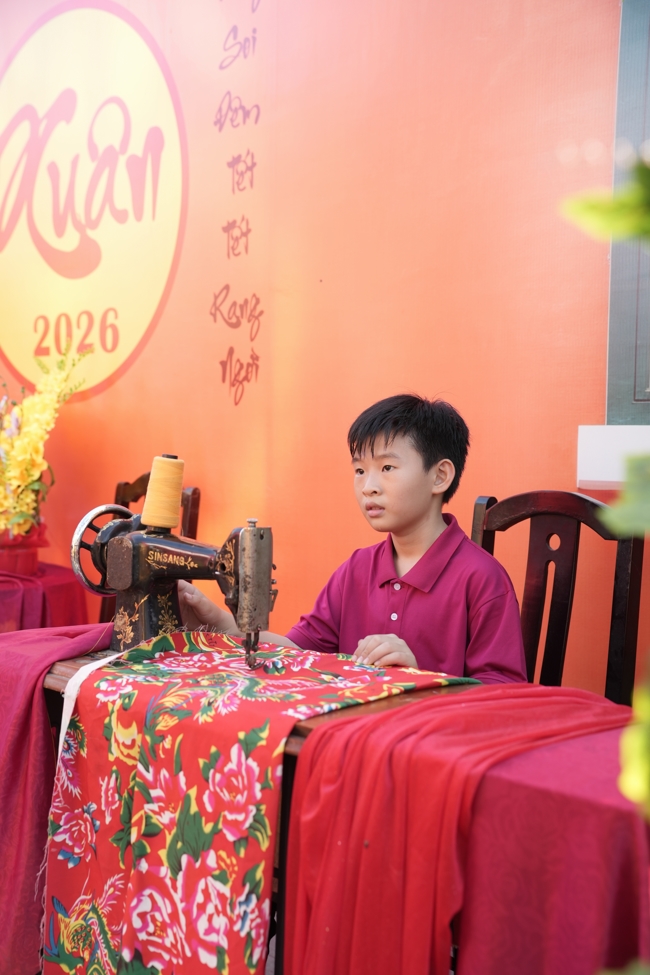 Tặng lộc đầu xuân - Mồng 4 Tết Bính Ngọ 2026.