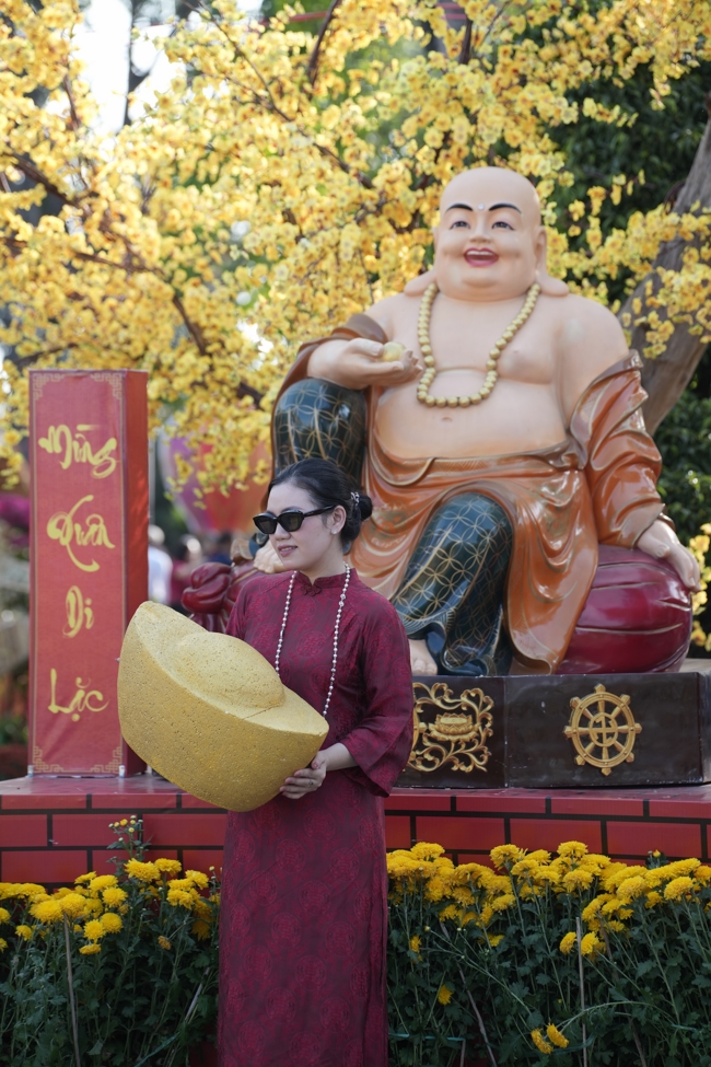 Tặng lộc đầu xuân - Mồng 4 Tết Bính Ngọ 2026.