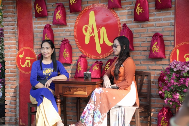 Tặng lộc đầu xuân - Mồng 4 Tết Bính Ngọ 2026.