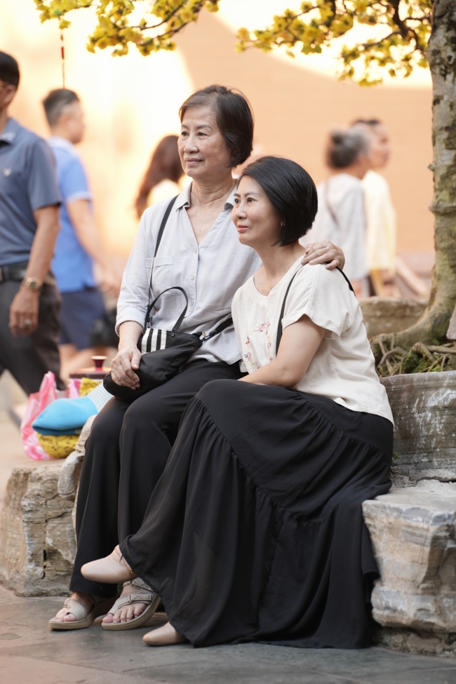 Tặng lộc đầu xuân - Mồng 4 Tết Bính Ngọ 2026.