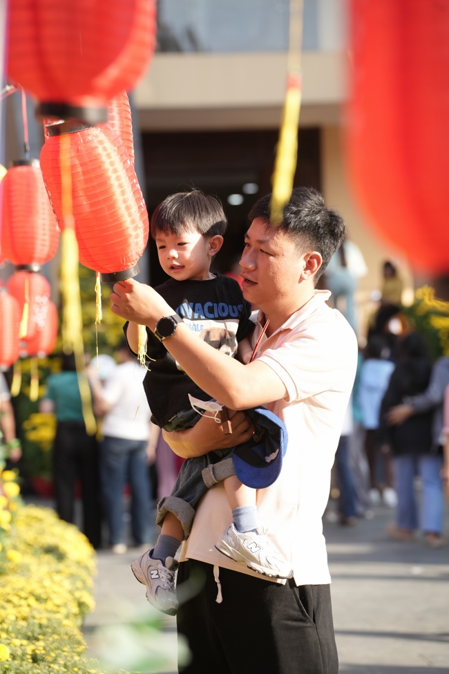 Tặng lộc đầu xuân - Mồng 4 Tết Bính Ngọ 2026.