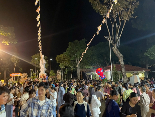 Chùa Suối Pháp - Tây Ninh: Lễ cầu an và thắp nến cầu nguyện đầu Xuân Bính Ngọ 2026.