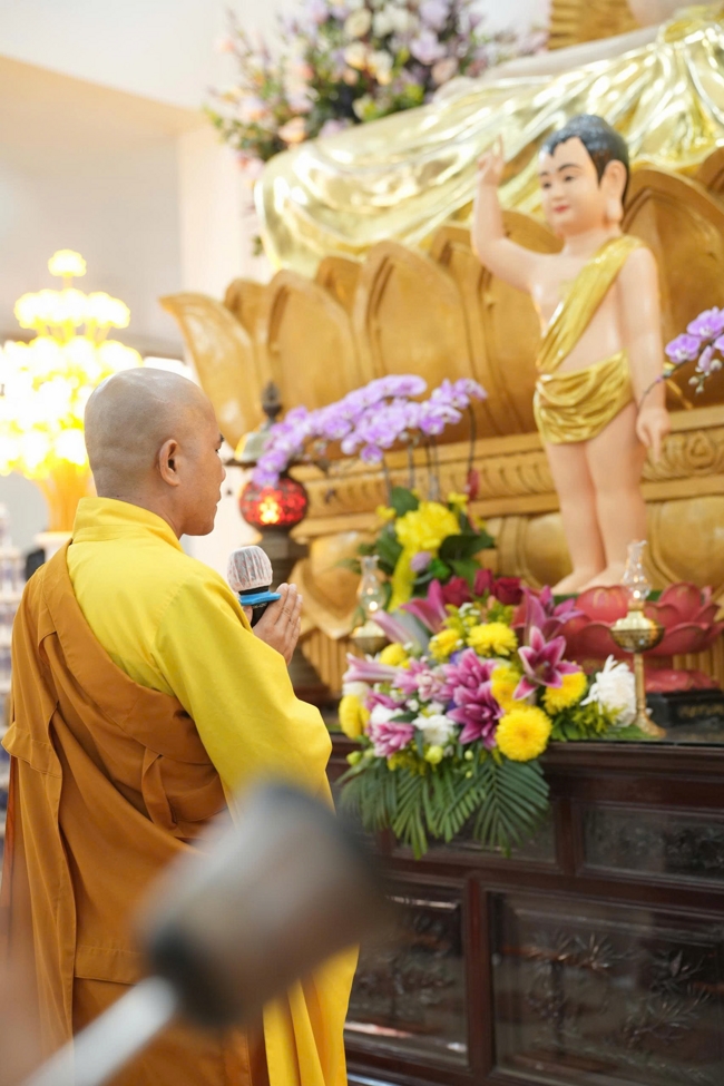 Phóng sinh tại bến phà Bình Mỹ