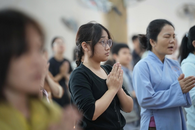 Phóng sinh tại bến phà Bình Mỹ