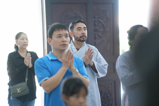 Phóng sinh tại bến phà Bình Mỹ