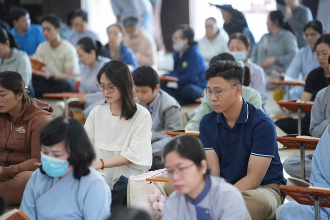 Phóng sinh tại bến phà Bình Mỹ