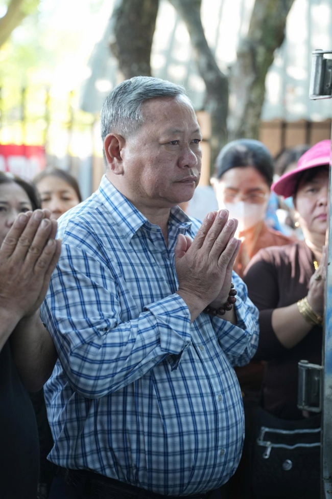 Phóng sinh tại bến phà Bình Mỹ