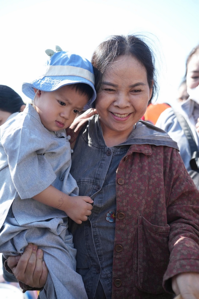 Phóng sinh tại bến phà Bình Mỹ