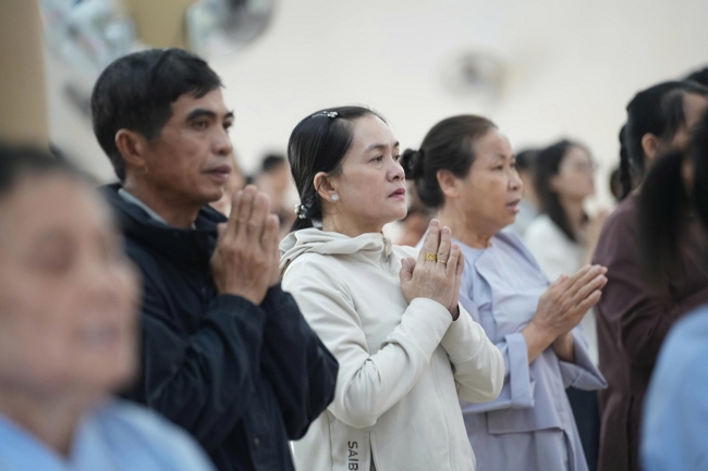 Phóng sinh tại bến phà Bình Mỹ