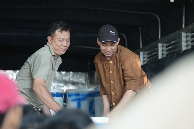 Phóng sinh tại bến phà Bình Mỹ