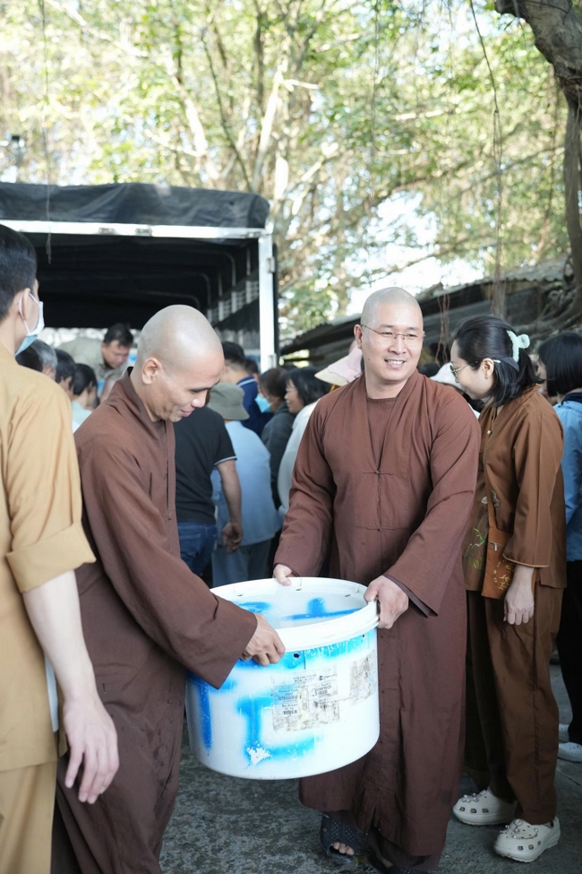 Phóng sinh tại bến phà Bình Mỹ