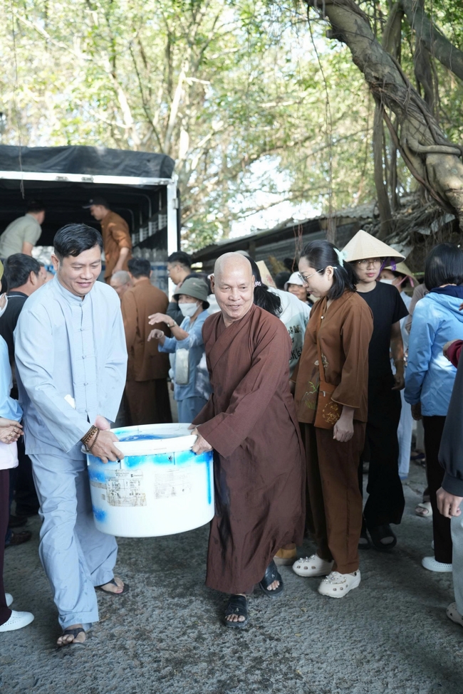 Phóng sinh tại bến phà Bình Mỹ