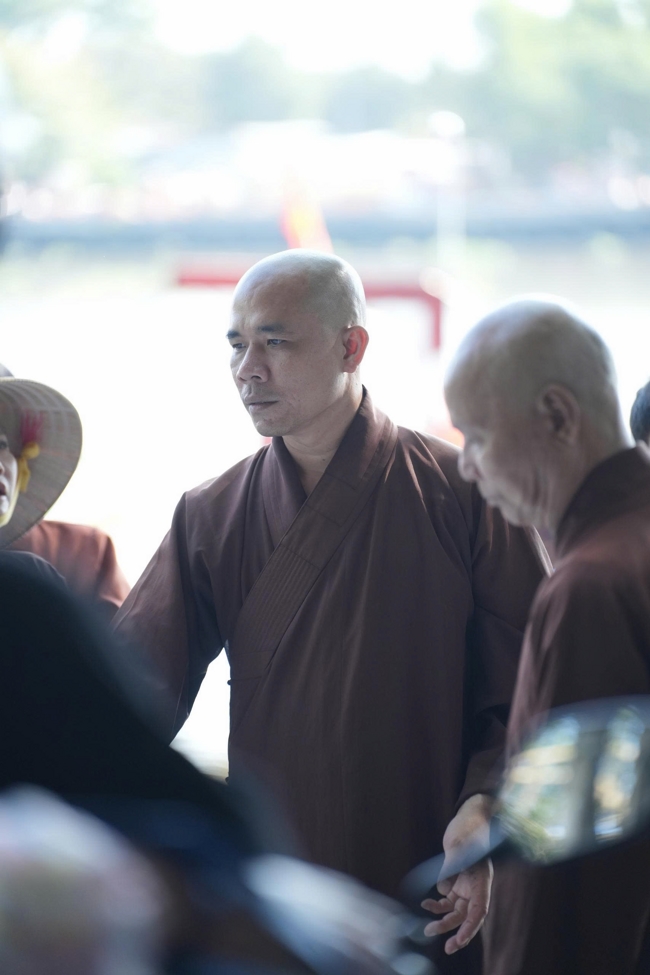 Phóng sinh tại bến phà Bình Mỹ