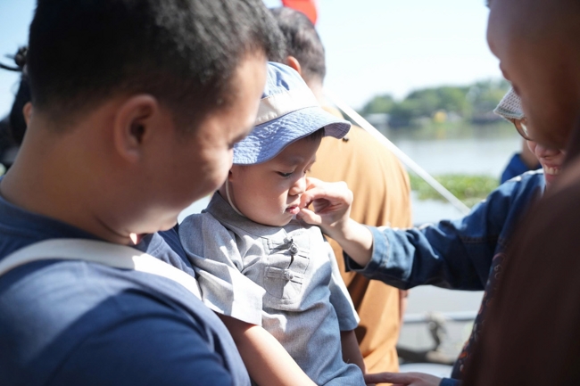 Phóng sinh tại bến phà Bình Mỹ