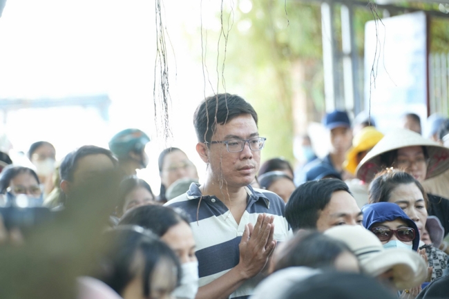 Phóng sinh tại bến phà Bình Mỹ