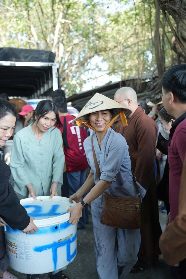 Phóng sinh tại bến phà Bình Mỹ