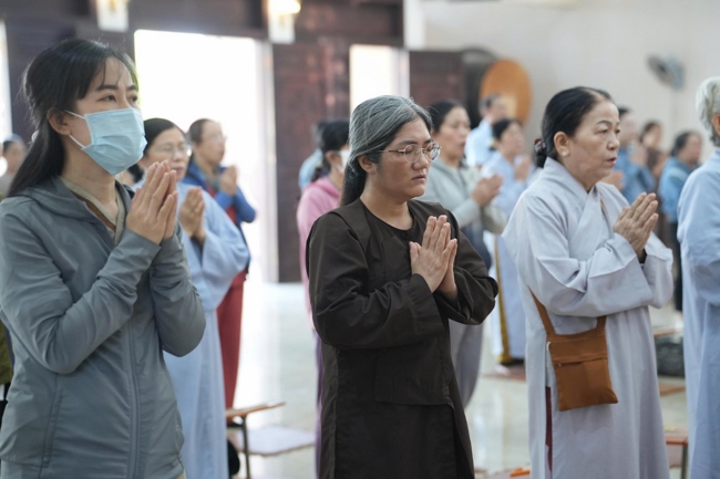 Phóng sinh tại bến phà Bình Mỹ