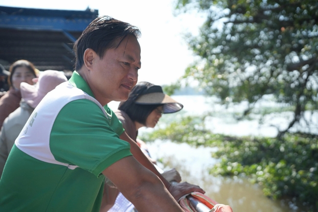 Phóng sinh tại bến phà Bình Mỹ