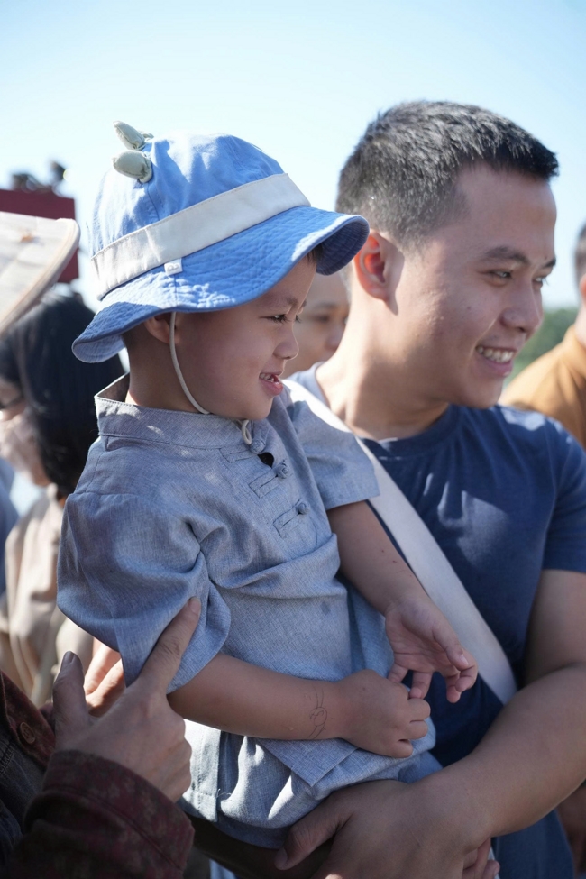 Phóng sinh tại bến phà Bình Mỹ