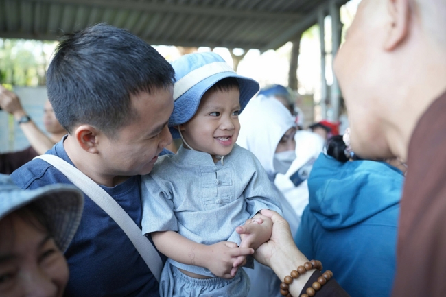 Phóng sinh tại bến phà Bình Mỹ