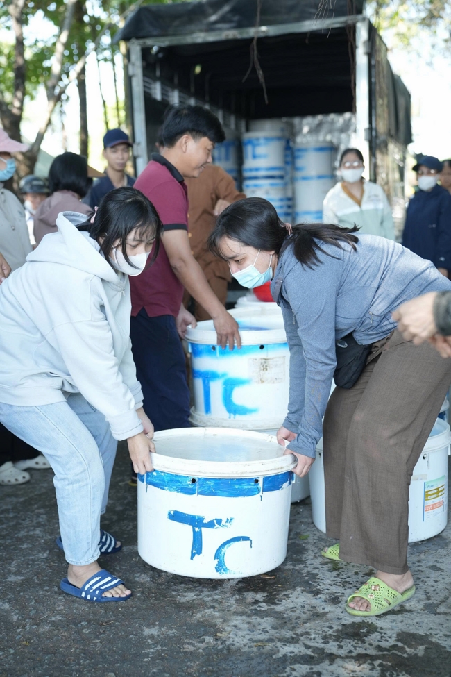 Phóng sinh tại bến phà Bình Mỹ