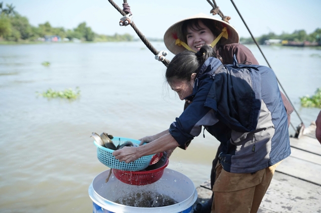 Phóng sinh tại bến phà Bình Mỹ