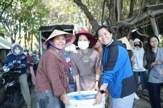 Phóng sinh tại bến phà Bình Mỹ