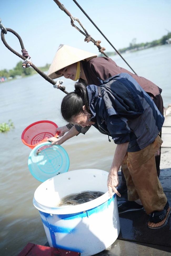 Phóng sinh tại bến phà Bình Mỹ