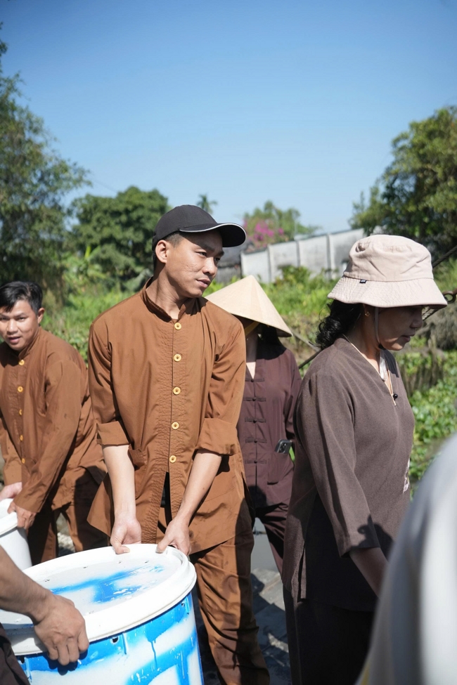 Phóng sinh tại bến phà Bình Mỹ