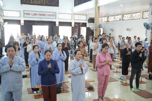 Phóng sinh tại bến phà Bình Mỹ