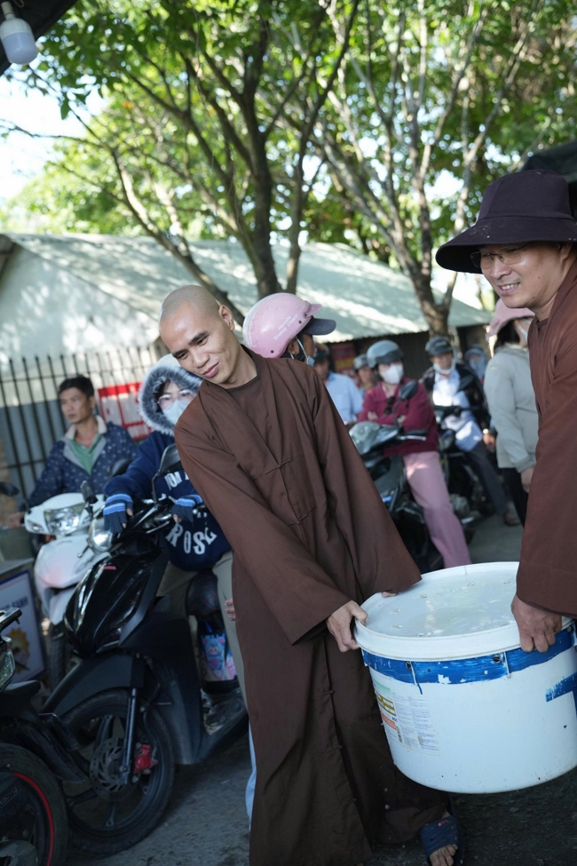 Phóng sinh tại bến phà Bình Mỹ