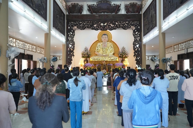 Phóng sinh tại bến phà Bình Mỹ