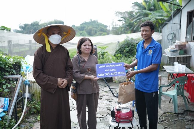 Chương trình từ thiện “Phương tiện nghĩa tình”.