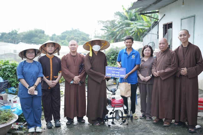 Chương trình từ thiện “Phương tiện nghĩa tình”.