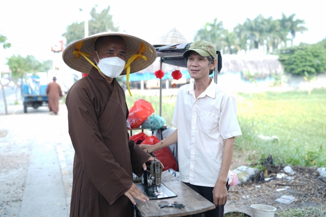 Chương trình từ thiện “Phương tiện nghĩa tình”.