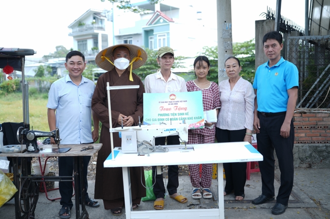 Chương trình từ thiện “Phương tiện nghĩa tình”.