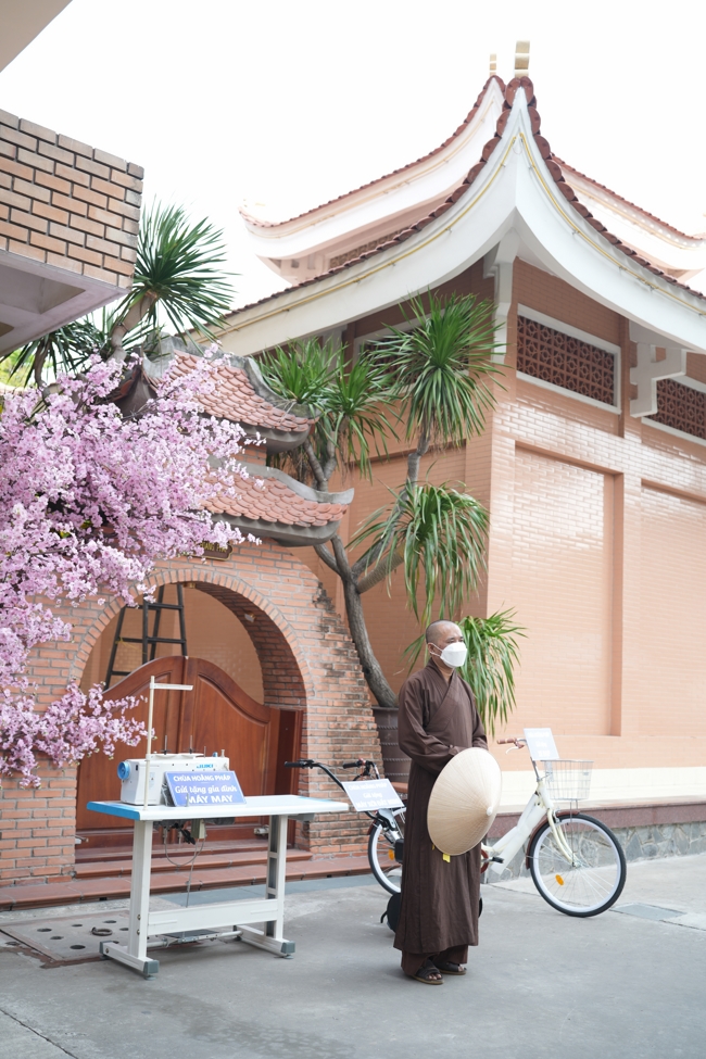 Chương trình từ thiện “Phương tiện nghĩa tình”.