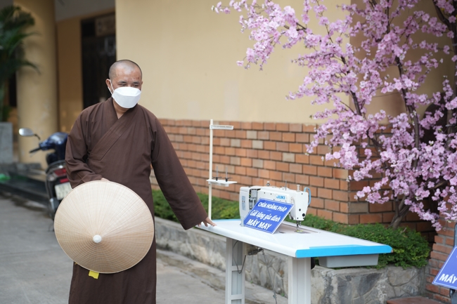 Chương trình từ thiện “Phương tiện nghĩa tình”.