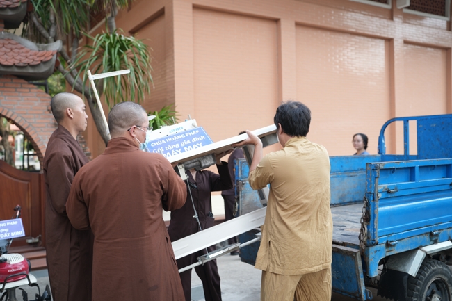 Chương trình từ thiện “Phương tiện nghĩa tình”.